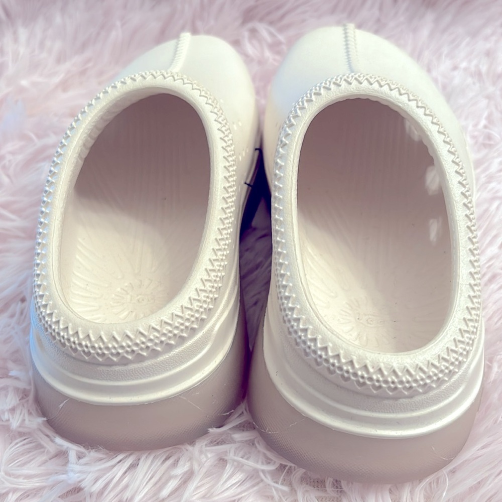UGG - Picture 6 of 7